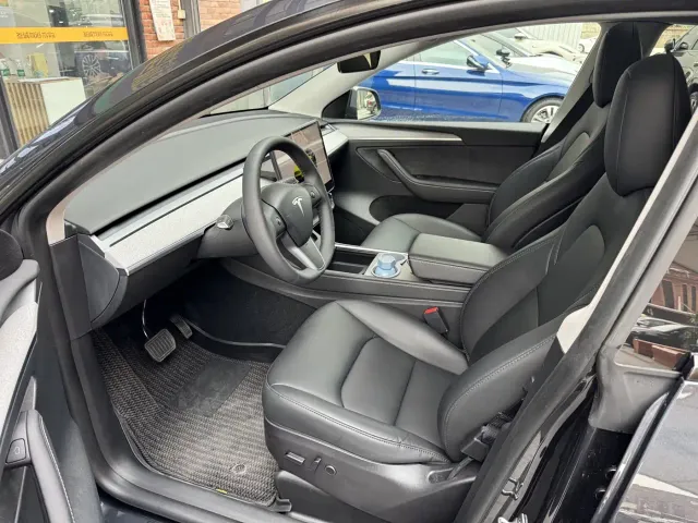 Tesla Model Y — Фото автомобиля 9