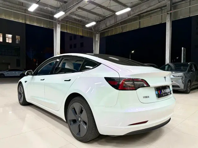 Tesla Model 3 — Фото автомобиля 5