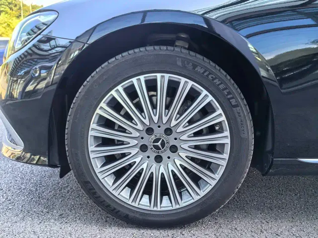 Mercedes-Benz E-Class — Фото автомобиля 11