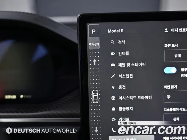 Tesla Model S — Фото автомобиля 9