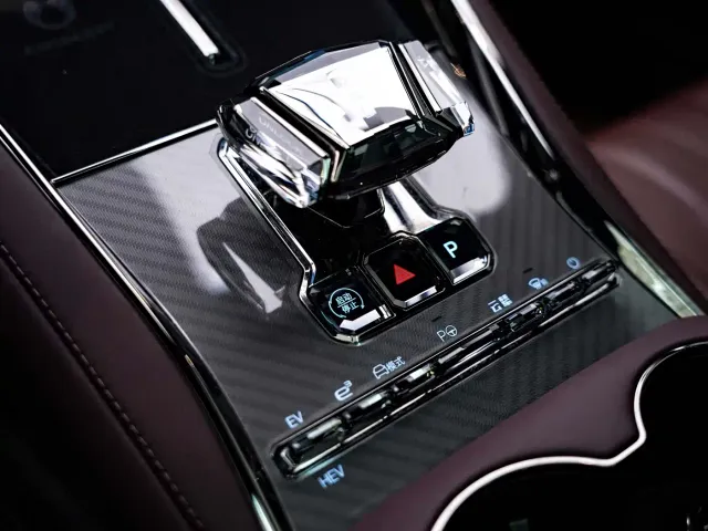 Denza Z9GT — Фото автомобиля 5
