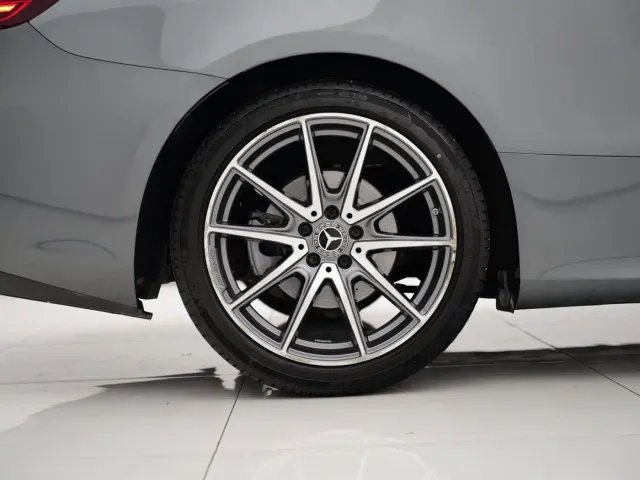 Mercedes-Benz E-Class — Фото автомобиля 24
