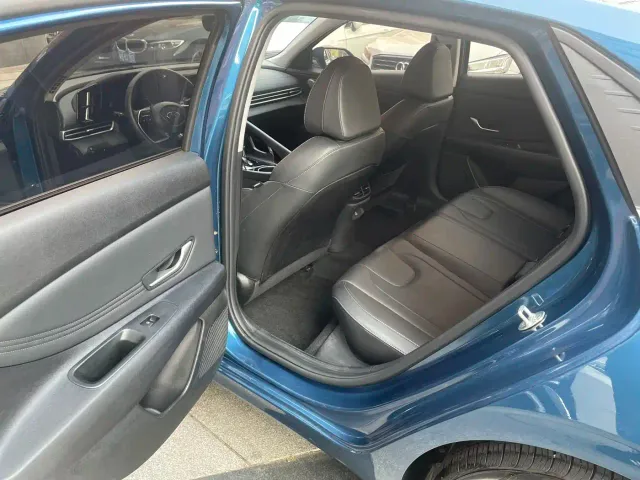 Hyundai Elantra — Фото автомобиля 5