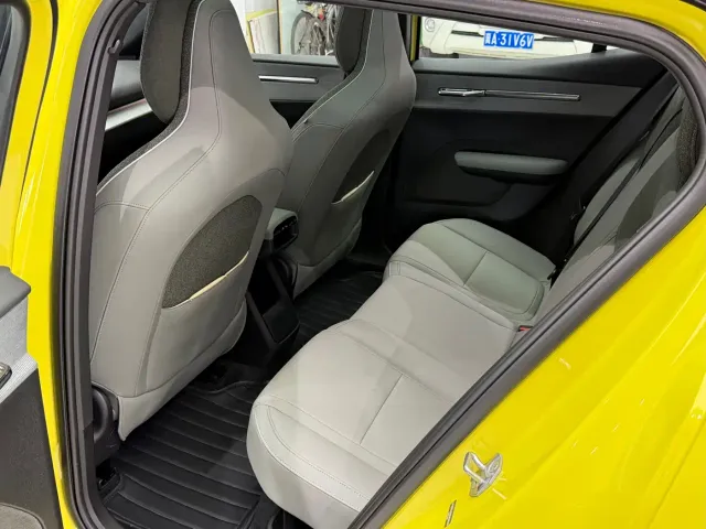 Volvo EX30 — Фото автомобиля 15