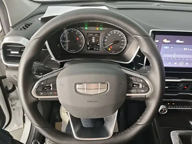Geely Binyue — Фото автомобиля 10