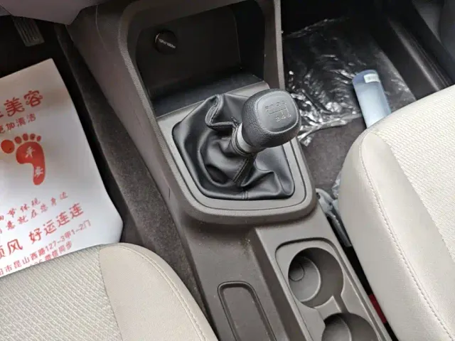 Wuling Hongguang V — Фото автомобиля 13