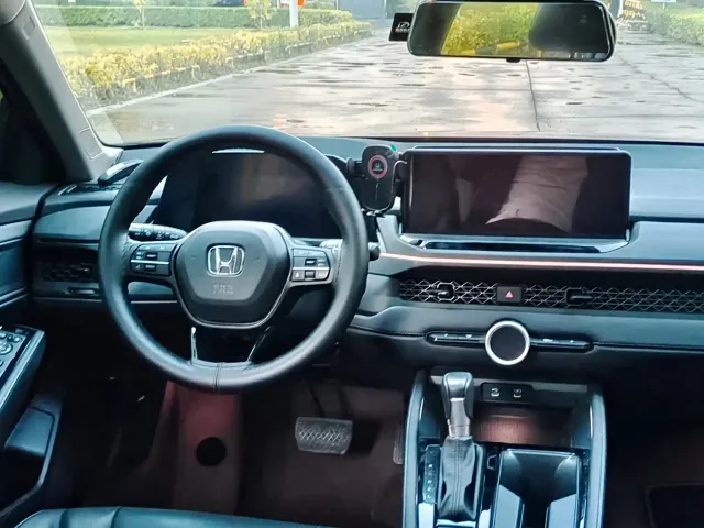 Honda Accord — Фото автомобиля 6
