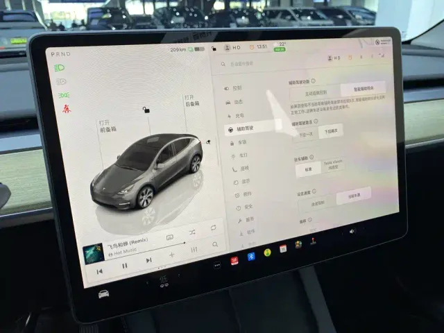 Tesla Model Y — Фото автомобиля 19