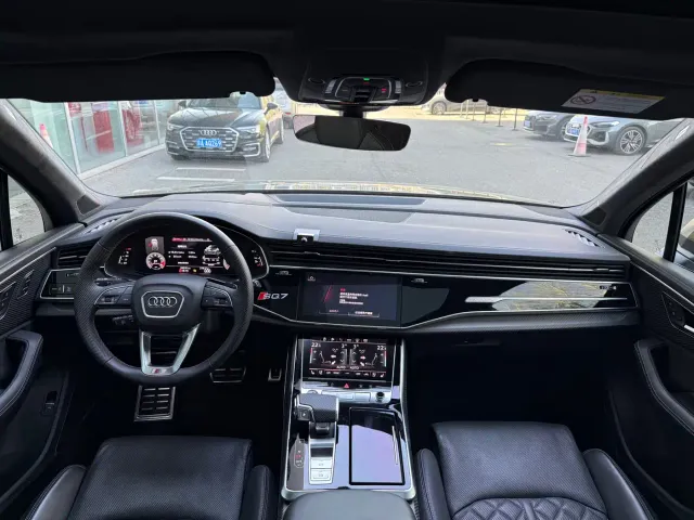 Audi SQ7 — Фото автомобиля 8