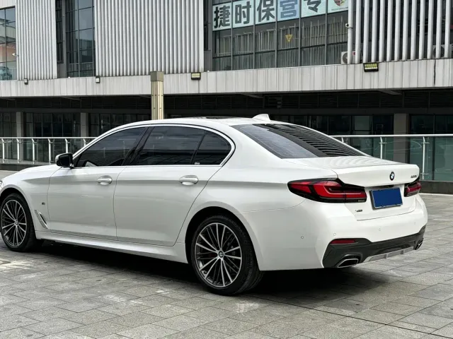 BMW 5 Series — Фото автомобиля 15
