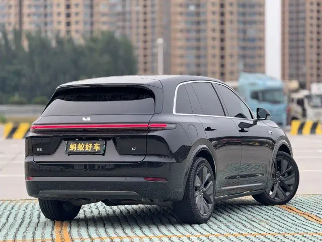 Li Auto L7 — Фото автомобиля 4