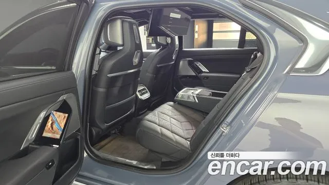 BMW 7 Series G70 — Фото автомобиля 11
