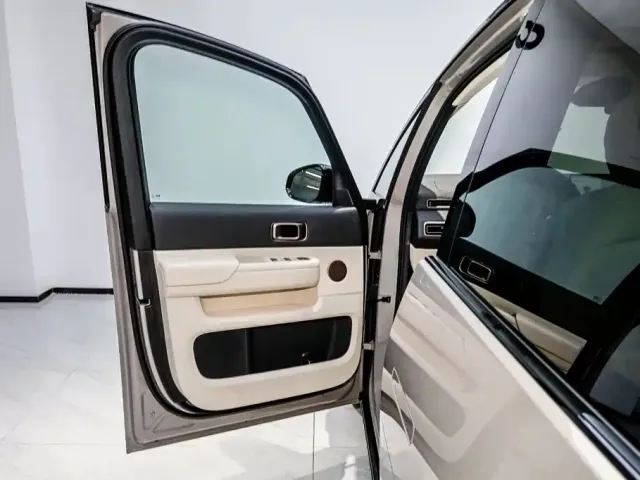 Li Auto MEGA — Фото автомобиля 8