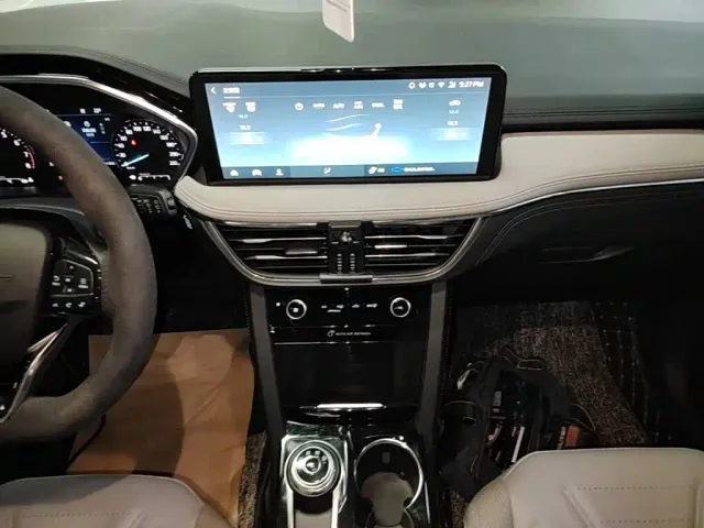 Ford Escape — Фото автомобиля 12