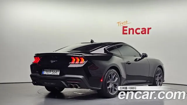 Ford Mustang — Фото автомобиля 2