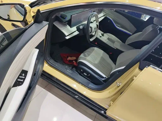 Geely Galaxy E8 — Фото автомобиля 15