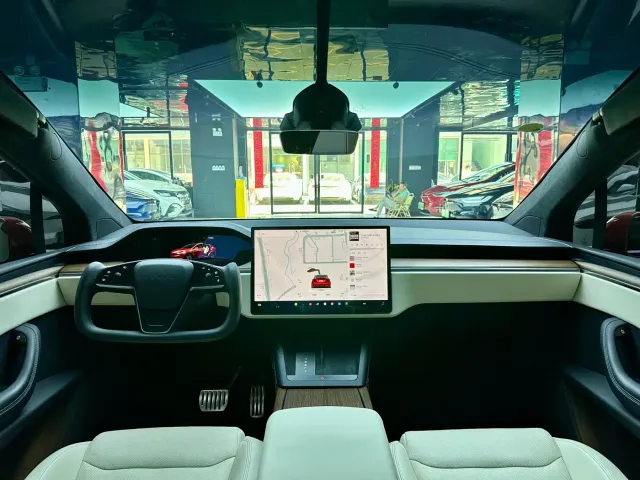Tesla Model X — Фото автомобиля 13