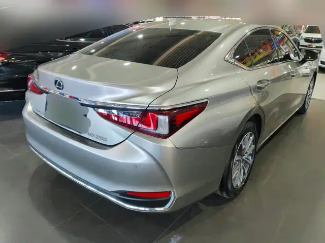 Lexus ES — Фото автомобиля 3