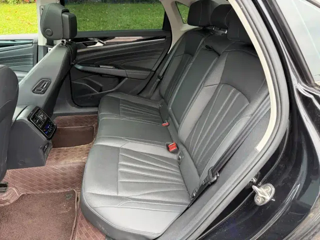 Volkswagen Passat — Фото автомобиля 12