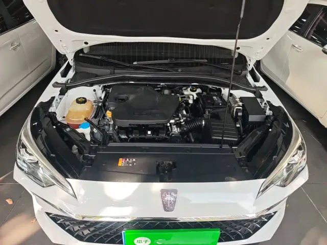 Roewe i5 — Фото автомобиля 19