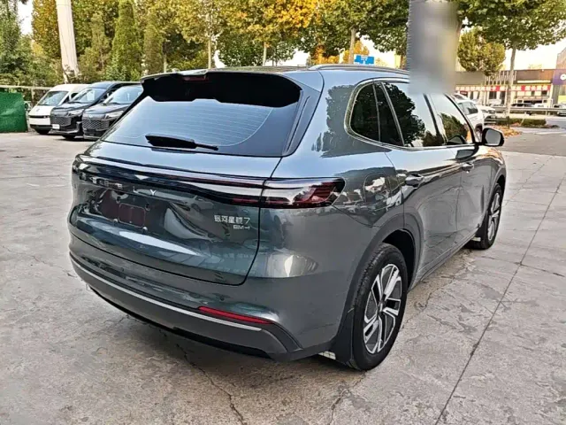 Geely Galaxy Starship 7 EM-i — Фото автомобиля 6