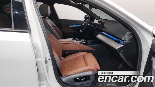 BMW 5-Series 5 серия (G60) 530i xDrive M Sport — Фото автомобиля 25
