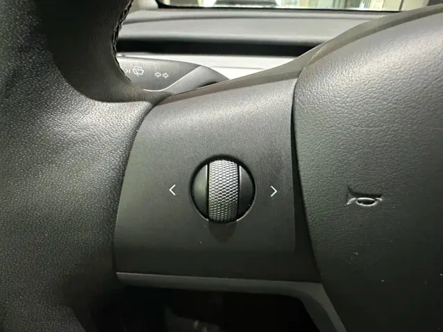 Tesla Model Y — Фото автомобиля 6