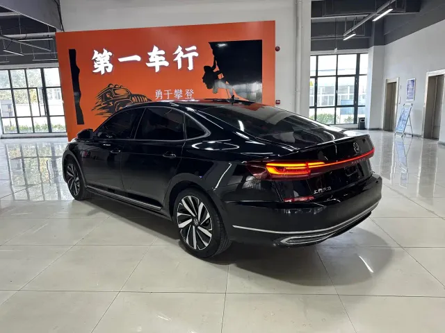 Volkswagen Passat — Фото автомобиля 4
