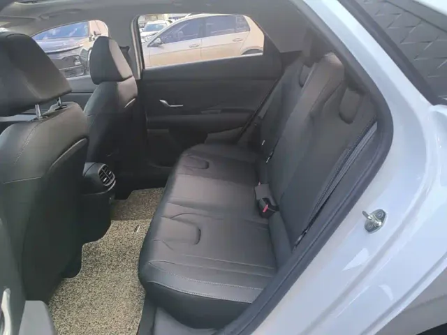 Hyundai Elantra — Фото автомобиля 16