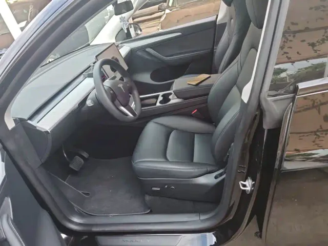 Tesla Model Y — Фото автомобиля 14