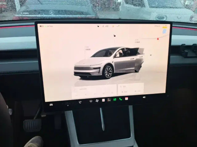 Tesla Model Y L — Фото автомобиля 12