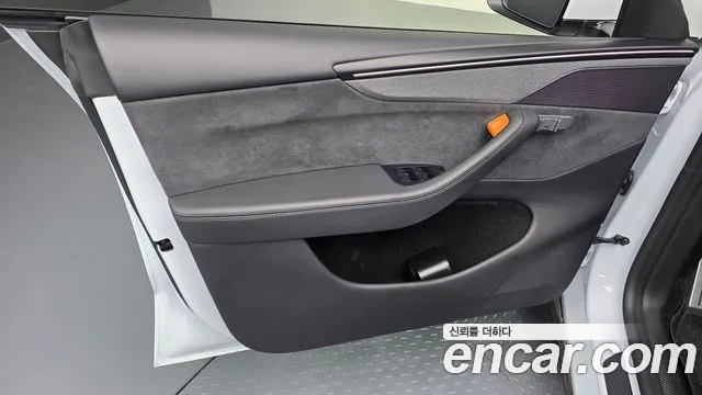Tesla Model Y — Фото автомобиля 13