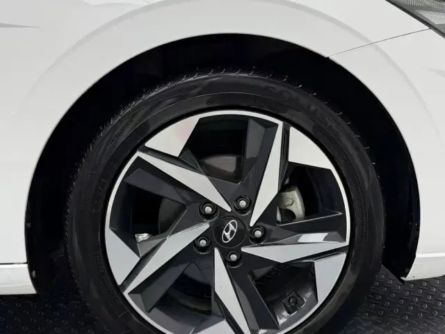 Hyundai Elantra — Фото автомобиля 9