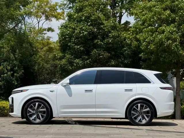 Li Auto L7 — Фото автомобиля 10