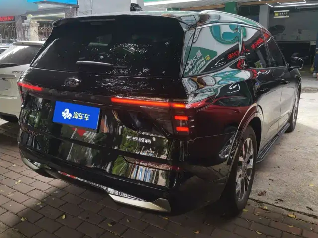 Ford Edge — Фото автомобиля 3