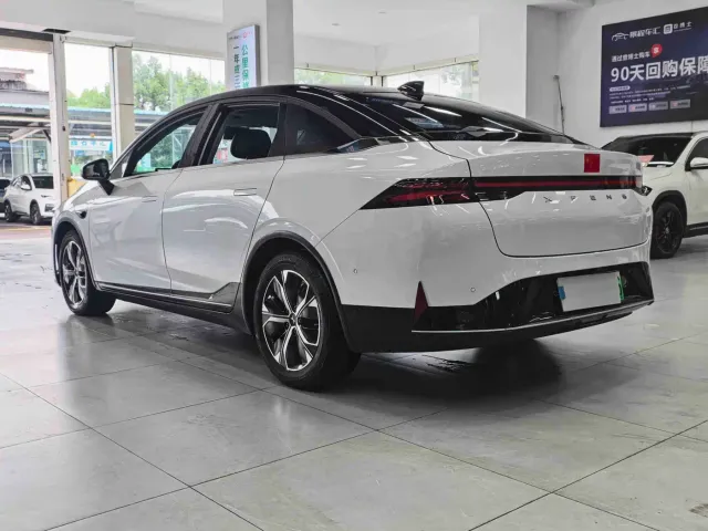 Xpeng P5 — Фото автомобиля 8