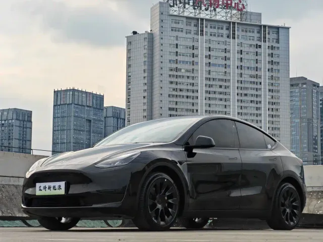 Фотография автомобиля — Tesla Model Y