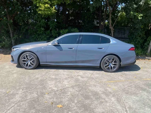 BMW i5 — Фото автомобиля 5