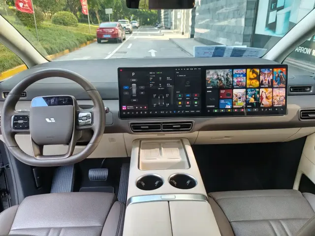 Li Auto MEGA — Фото автомобиля 17