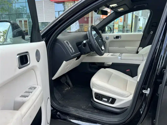 Li Auto L7 — Фото автомобиля 4