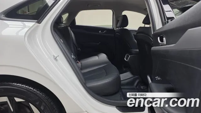 Kia K5 Новый K5 3 поколение 2.0 LPi(Для проката) — Фото автомобиля 11