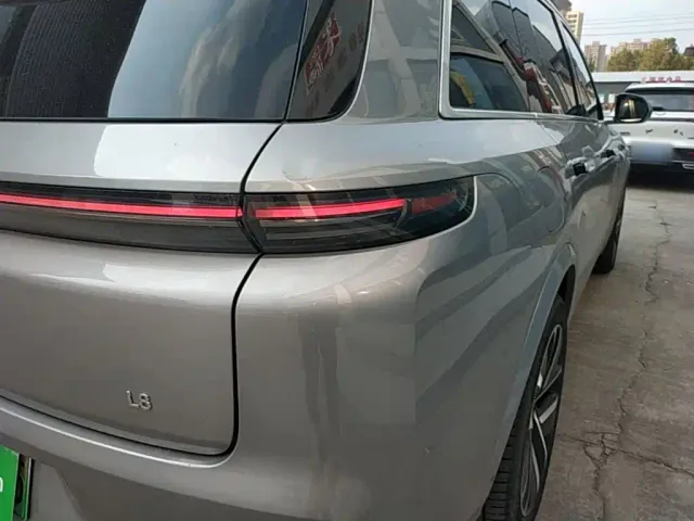 Li Auto L8 — Фото автомобиля 7
