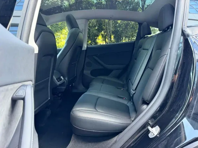 Tesla Model Y — Фото автомобиля 13