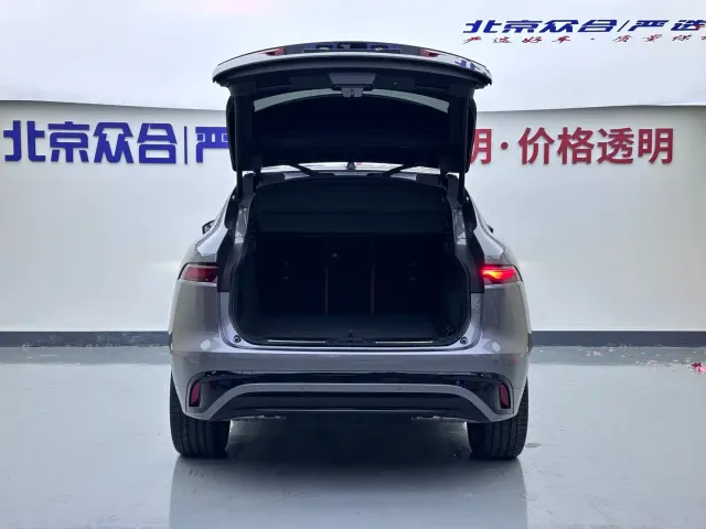 Jaguar F-Pace — Фото автомобиля 21