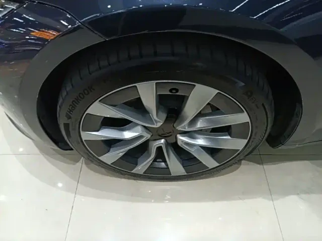 Tesla Model 3 — Фото автомобиля 22