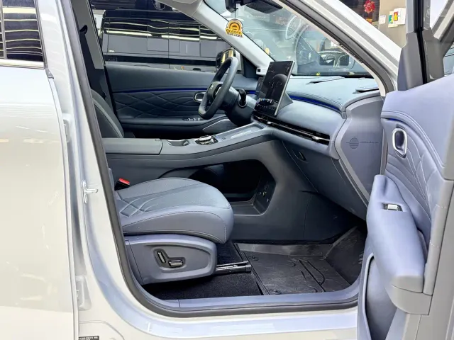 Geely Galaxy Starship 7 EM-i — Фото автомобиля 13