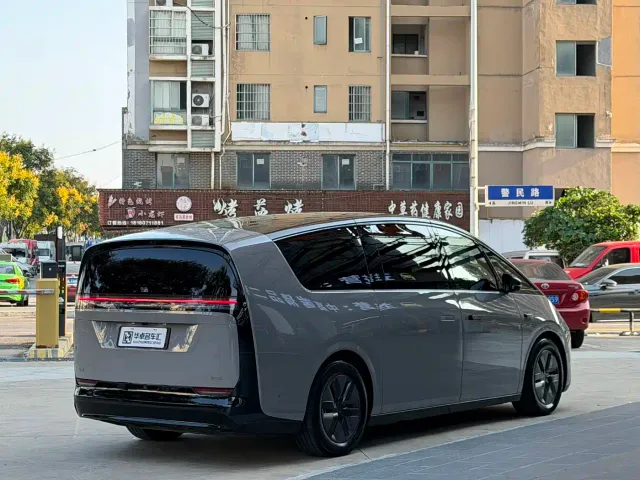 Li Auto MEGA — Фото автомобиля 6