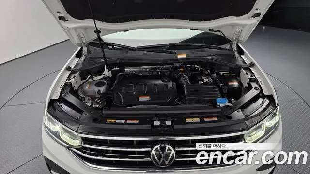 Volkswagen Tiguan Tiguan 2 поколение 2.0 TDI Premium — Фото автомобиля 6