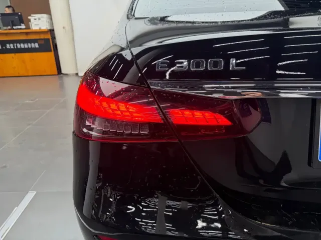 Mercedes-Benz E-Class — Фото автомобиля 17