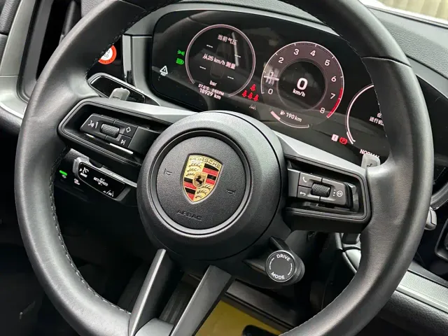 Porsche Cayenne — Фото автомобиля 19